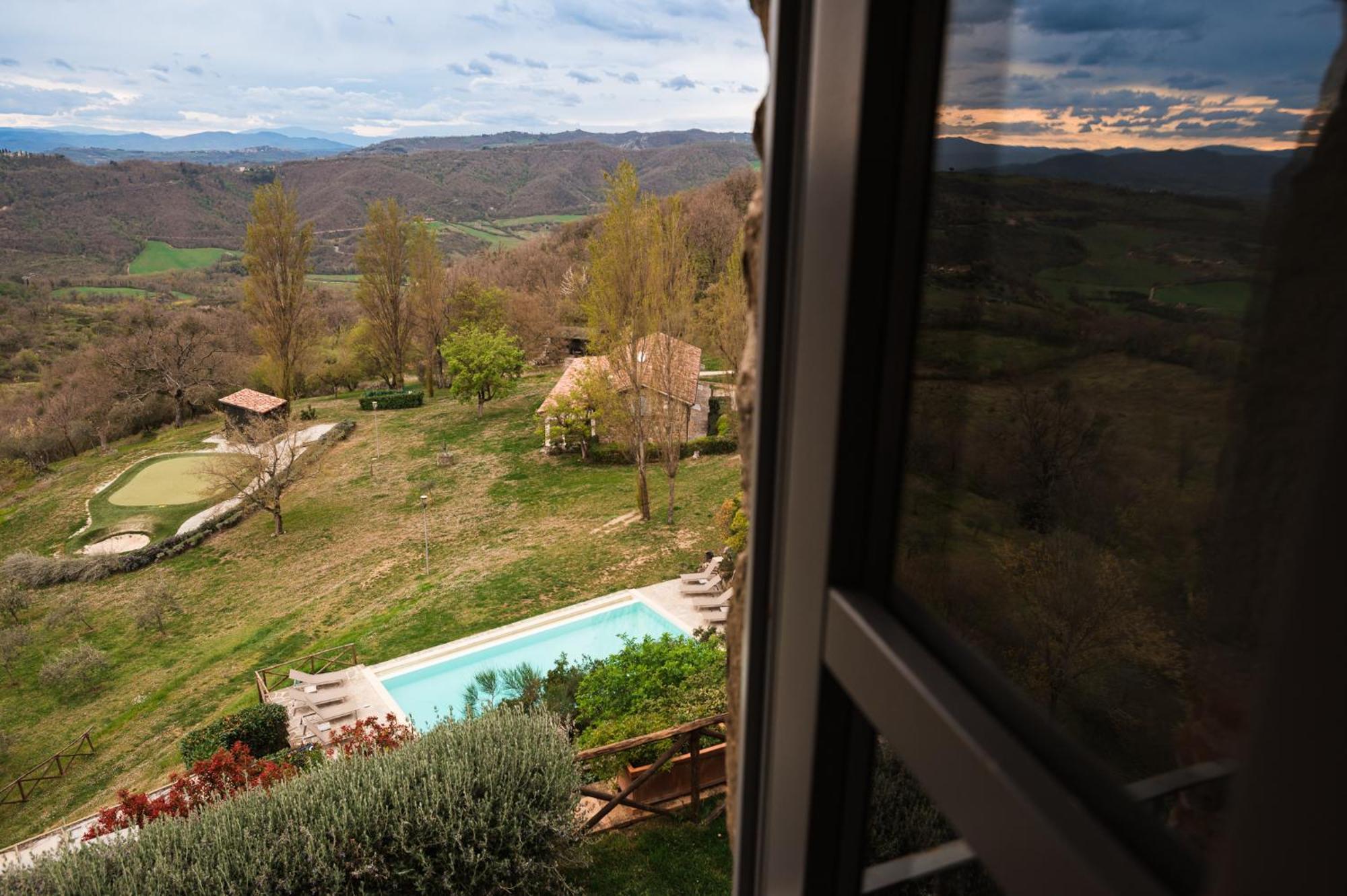 Nikis Resort Gubbio Exterior photo