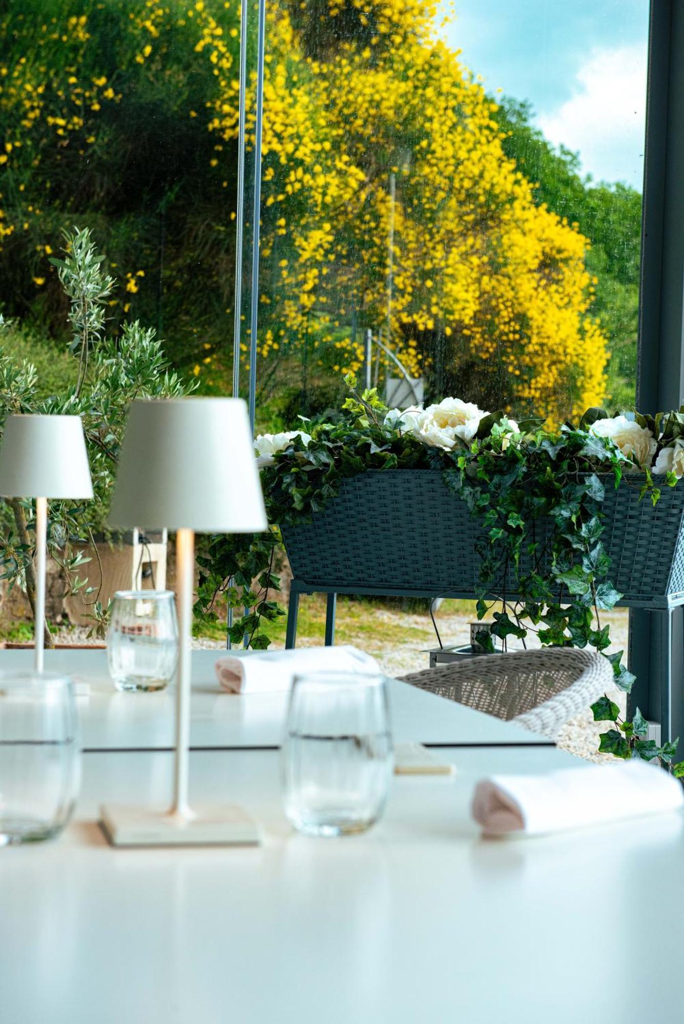 Nikis Resort Gubbio Exterior photo