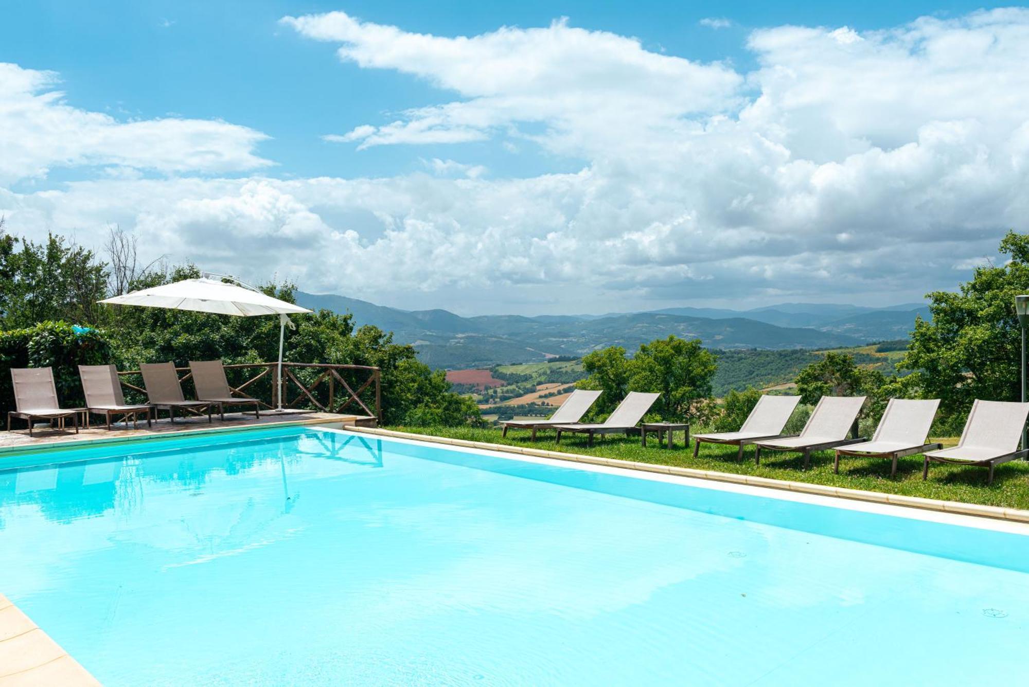 Nikis Resort Gubbio Exterior photo
